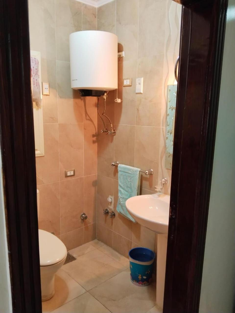 راقية مطلة علي كورنيش النيل المعادي - عوائل فقط Apartment *