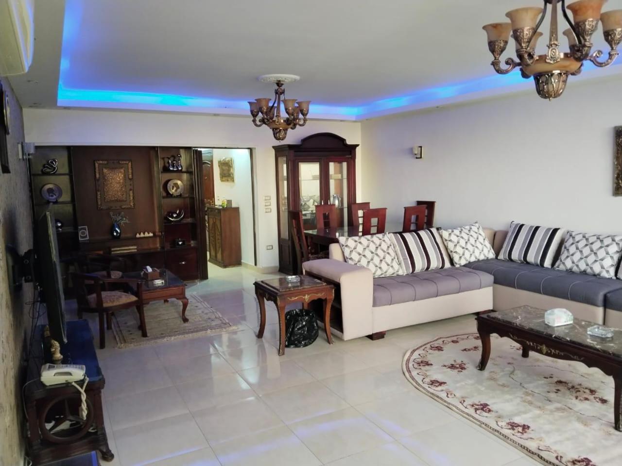 راقية مطلة علي كورنيش النيل المعادي - عوائل فقط Cairo
