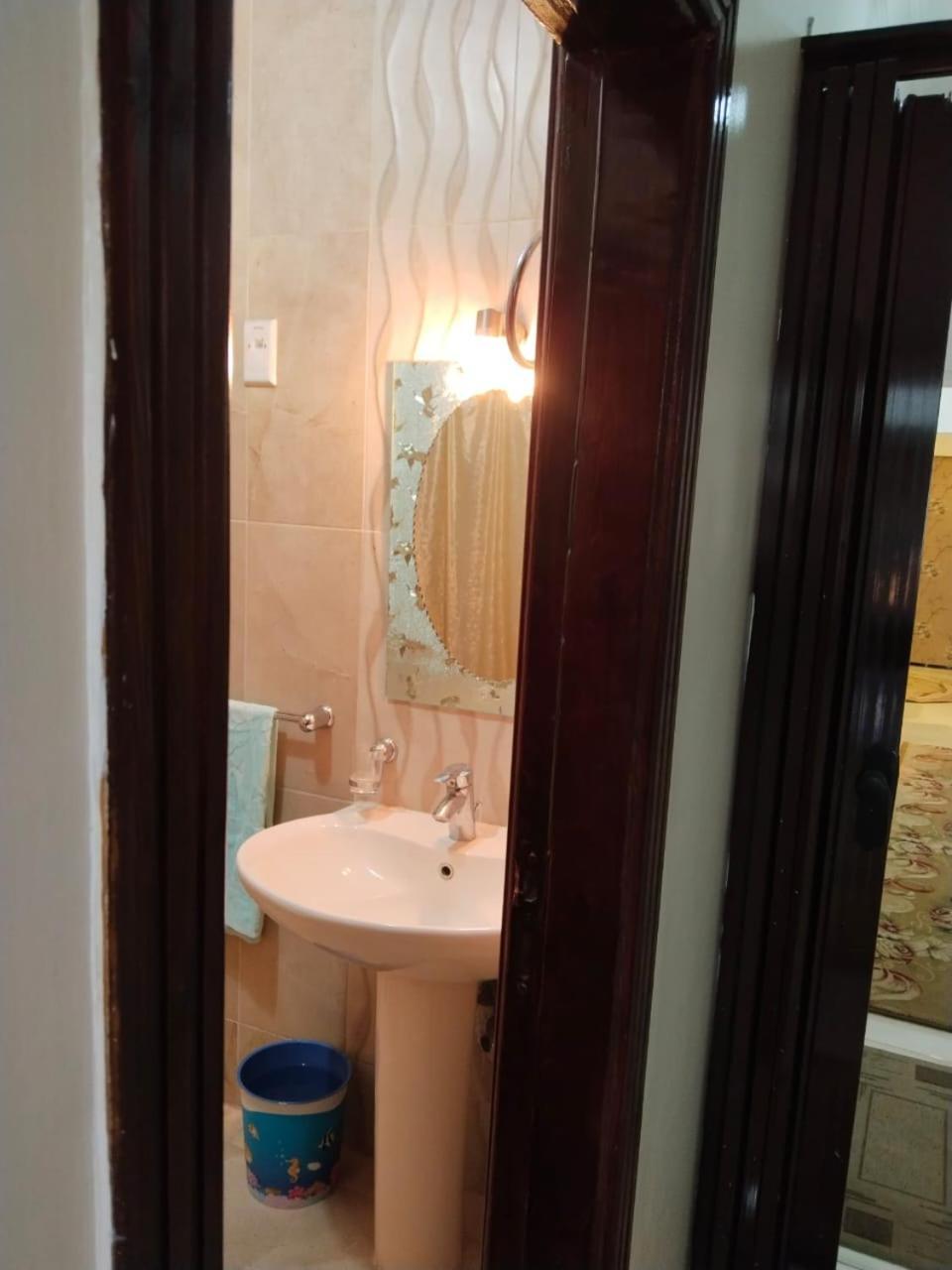 Apartment راقية مطلة علي كورنيش النيل المعادي - عوائل فقط *